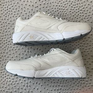 Brooks Addiction Walker, new in box, men’s size 10.5, 2E, white